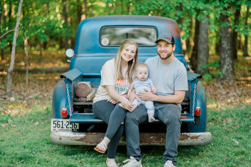 mom, dad, and baby taking summer family photos in the outdoors