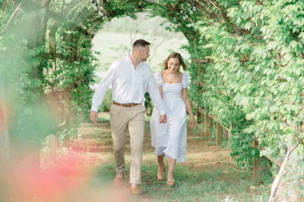 engagement photos at Historic Tuckahoe